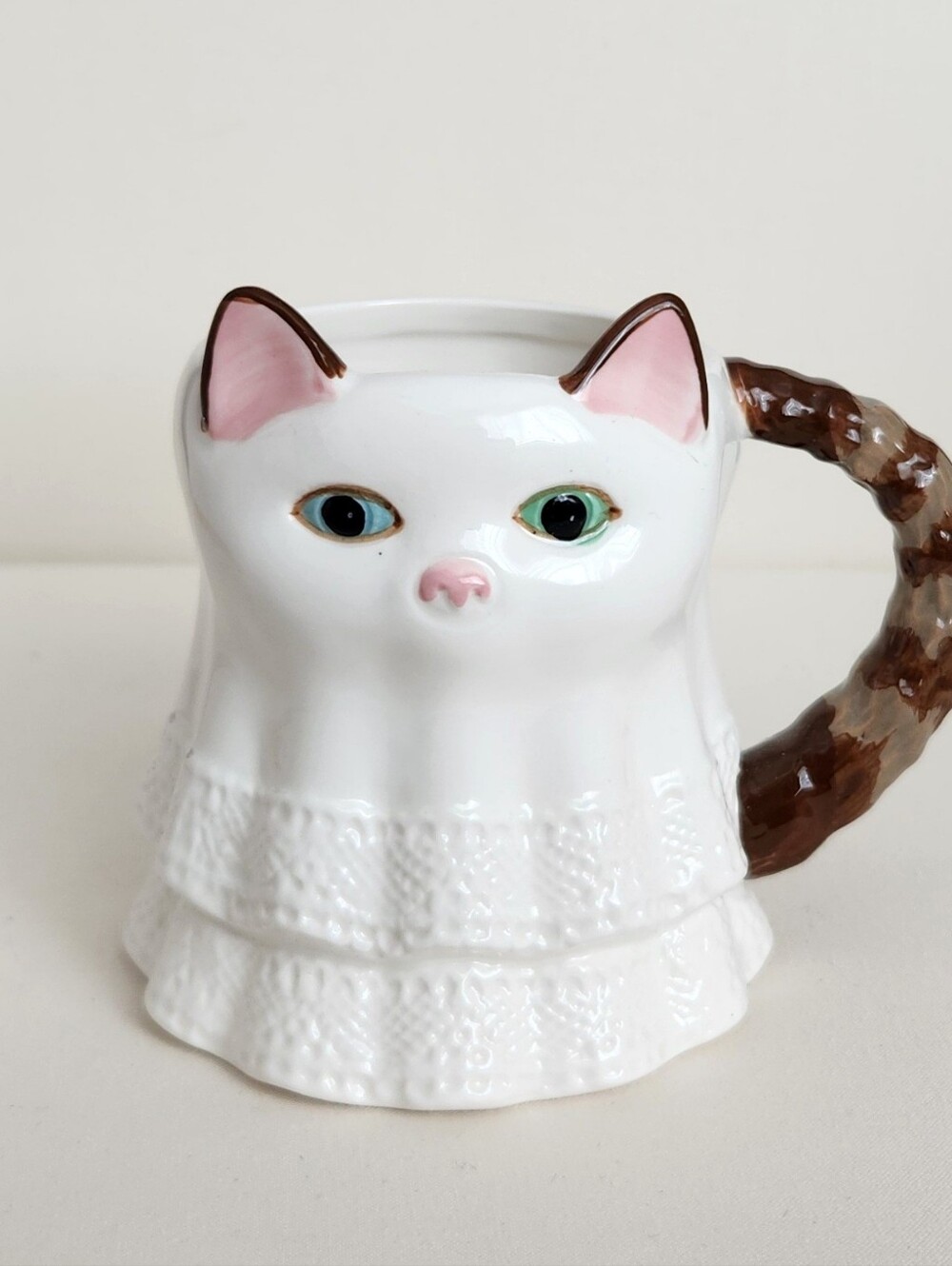 Anthropologie Halloween Stoneware Ghost Cat Peluche Mug New